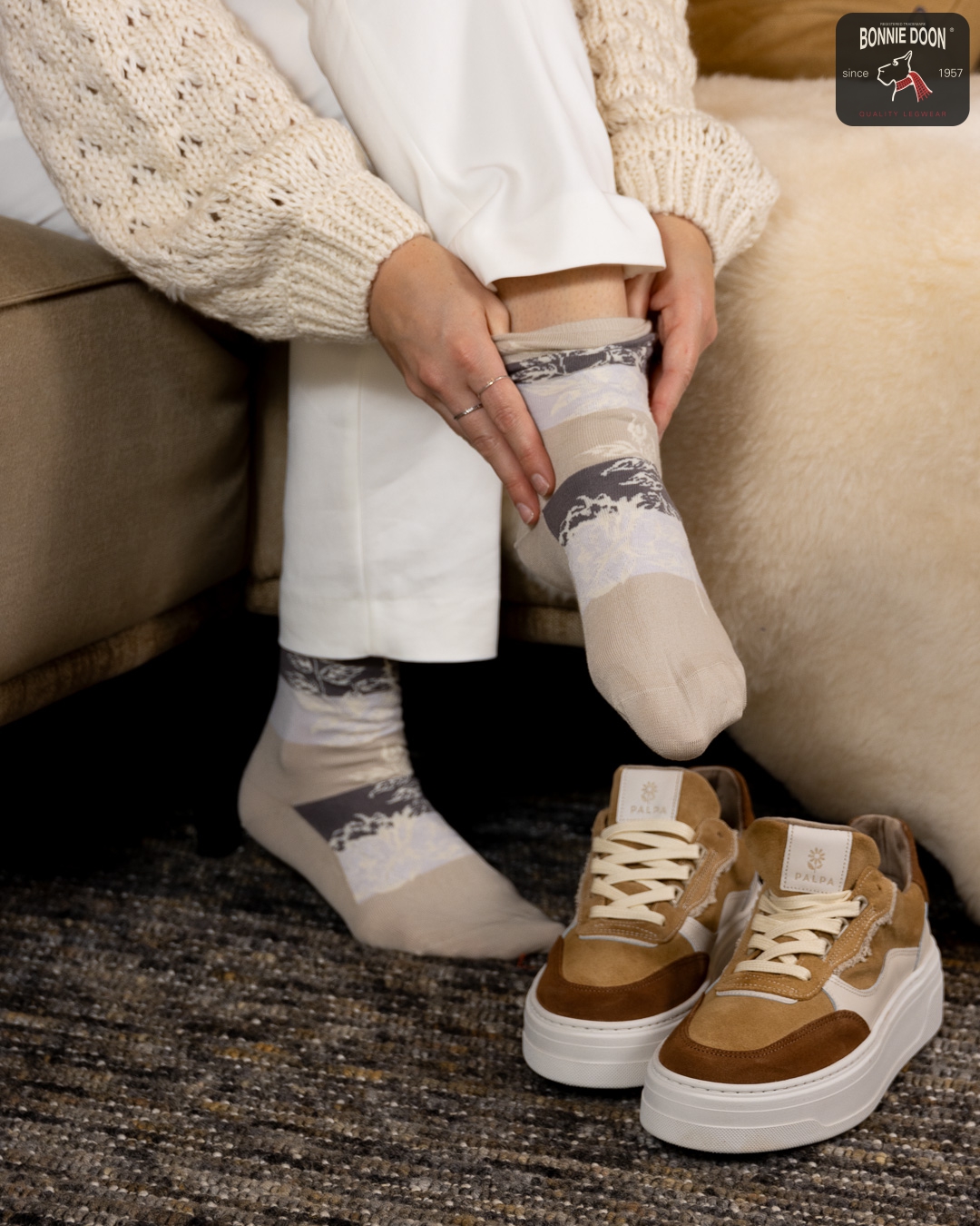 Flower and Stripes sock Black