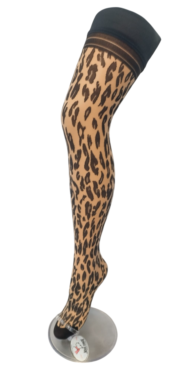 Panther hold up Nude